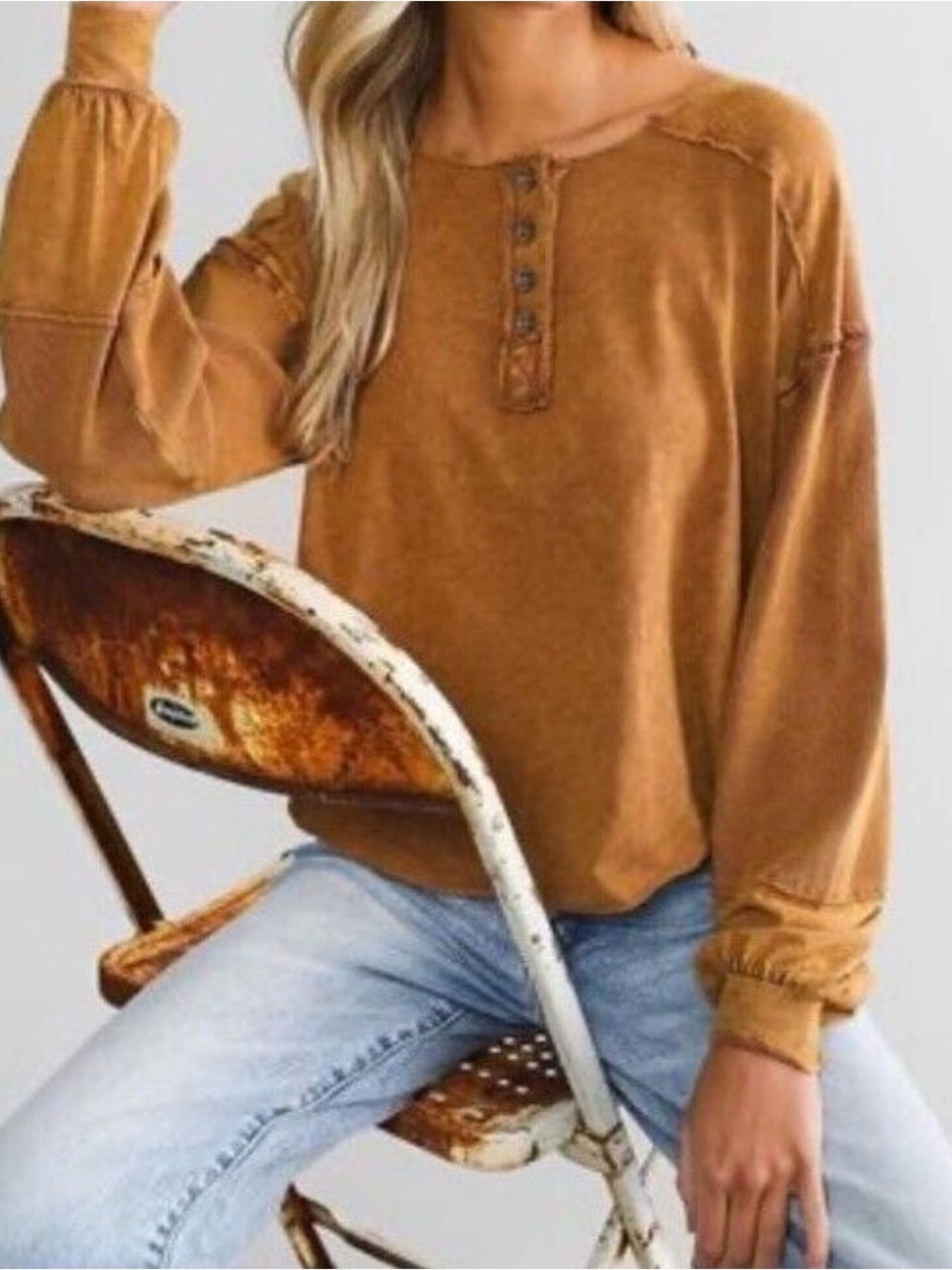 Buckle Guilded Intent
Washed Henley
Cropped Rusty Brown
Size XS